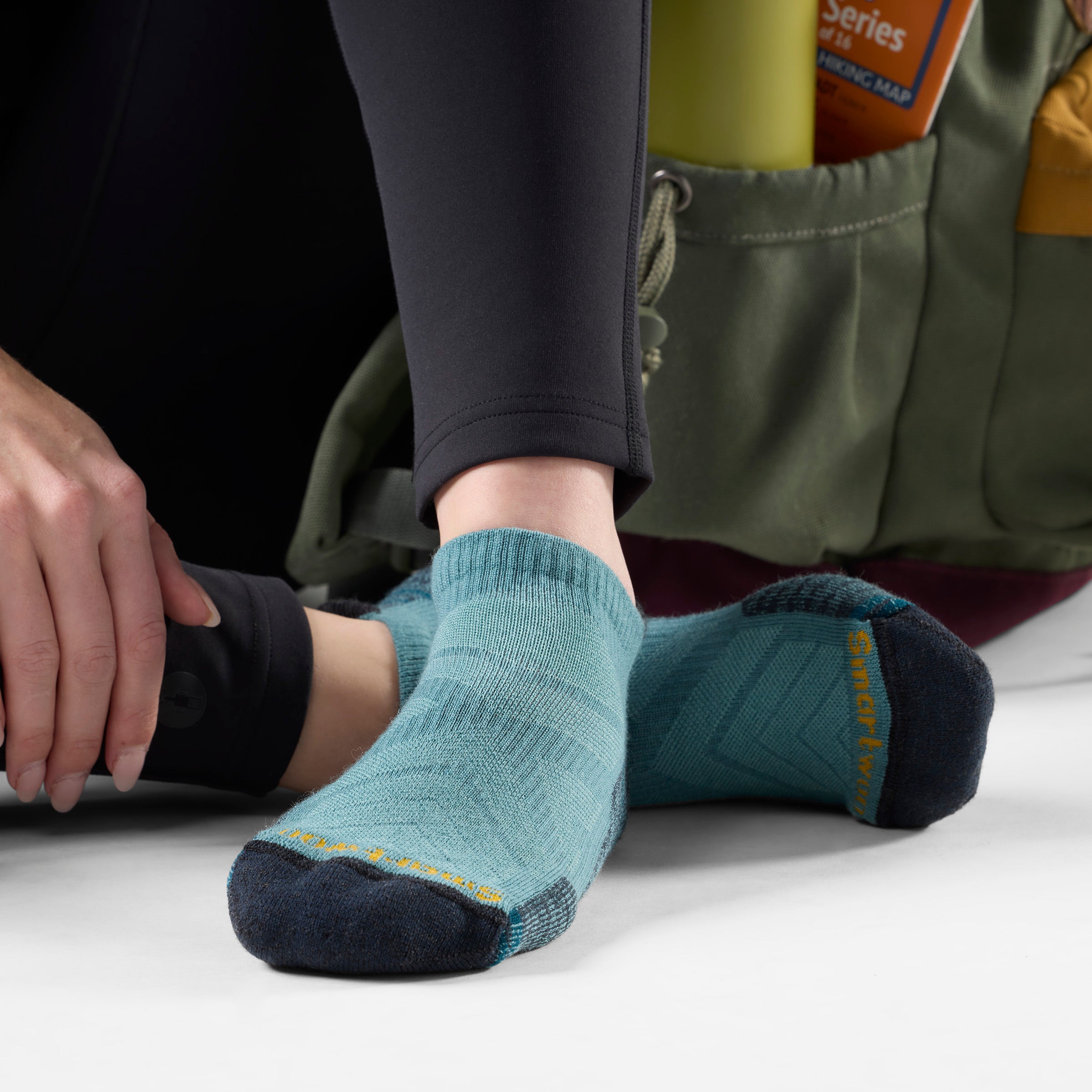 Women's Hike Low Ankle Socks - Image 2