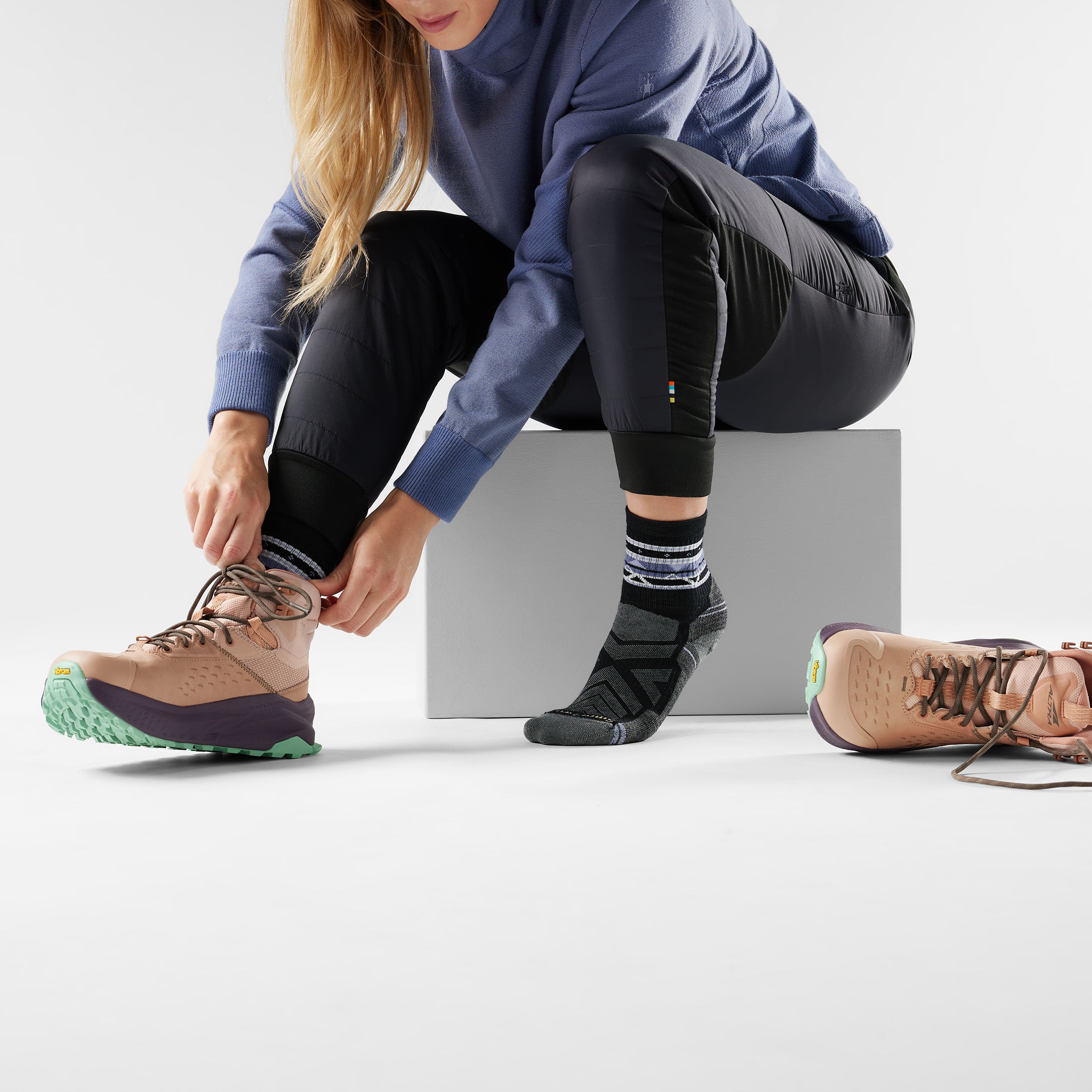 Women's Hike Zig Zag Valley Mid Crew Socks - Image 19