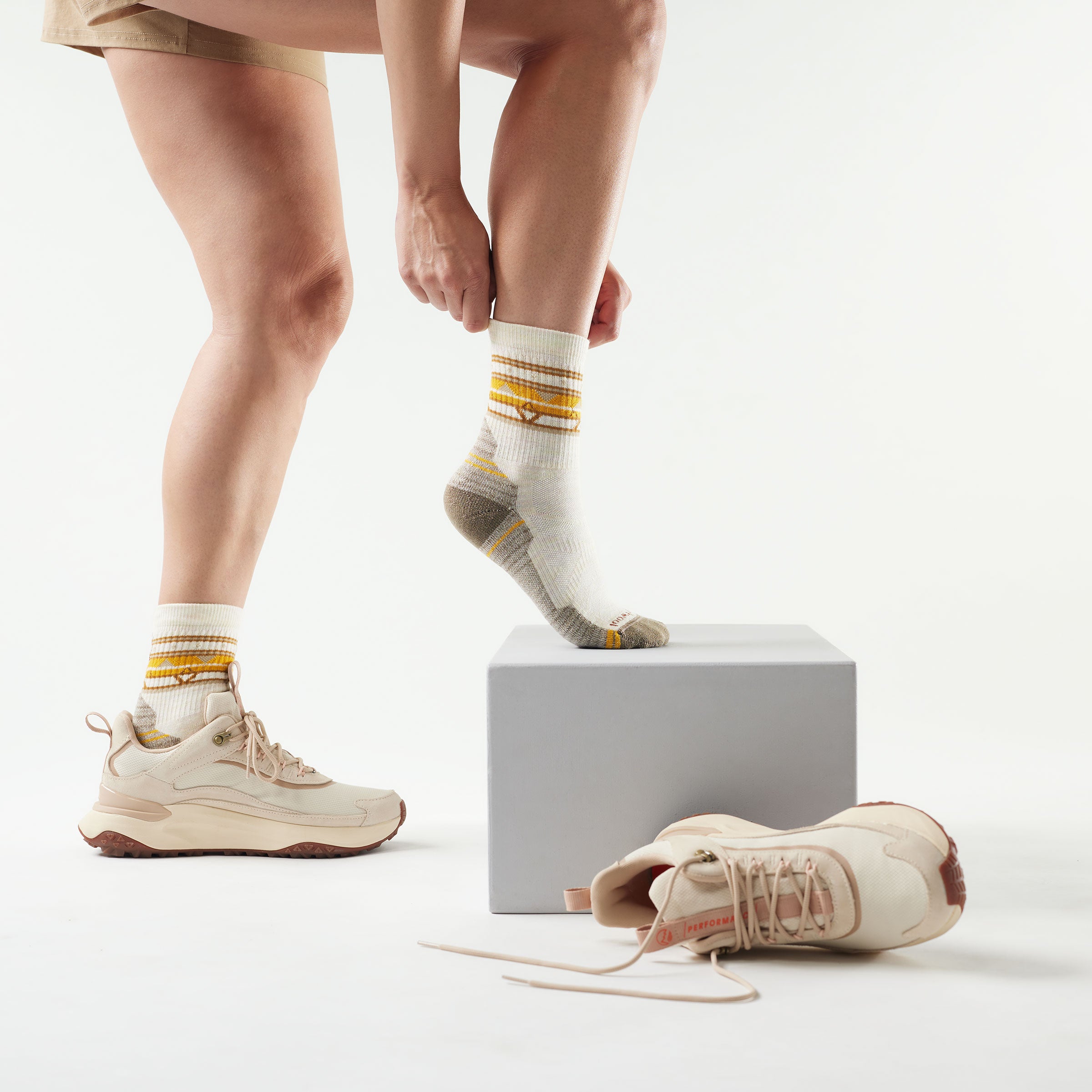 Women's Hike Zig Zag Valley Mid Crew Socks - Image 17