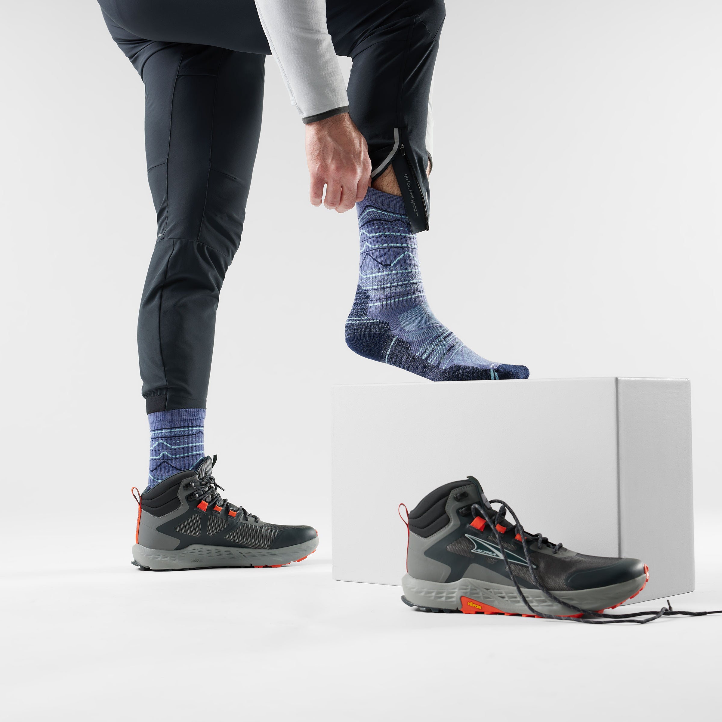Hike Mountain Range Crew Socks - Image 3