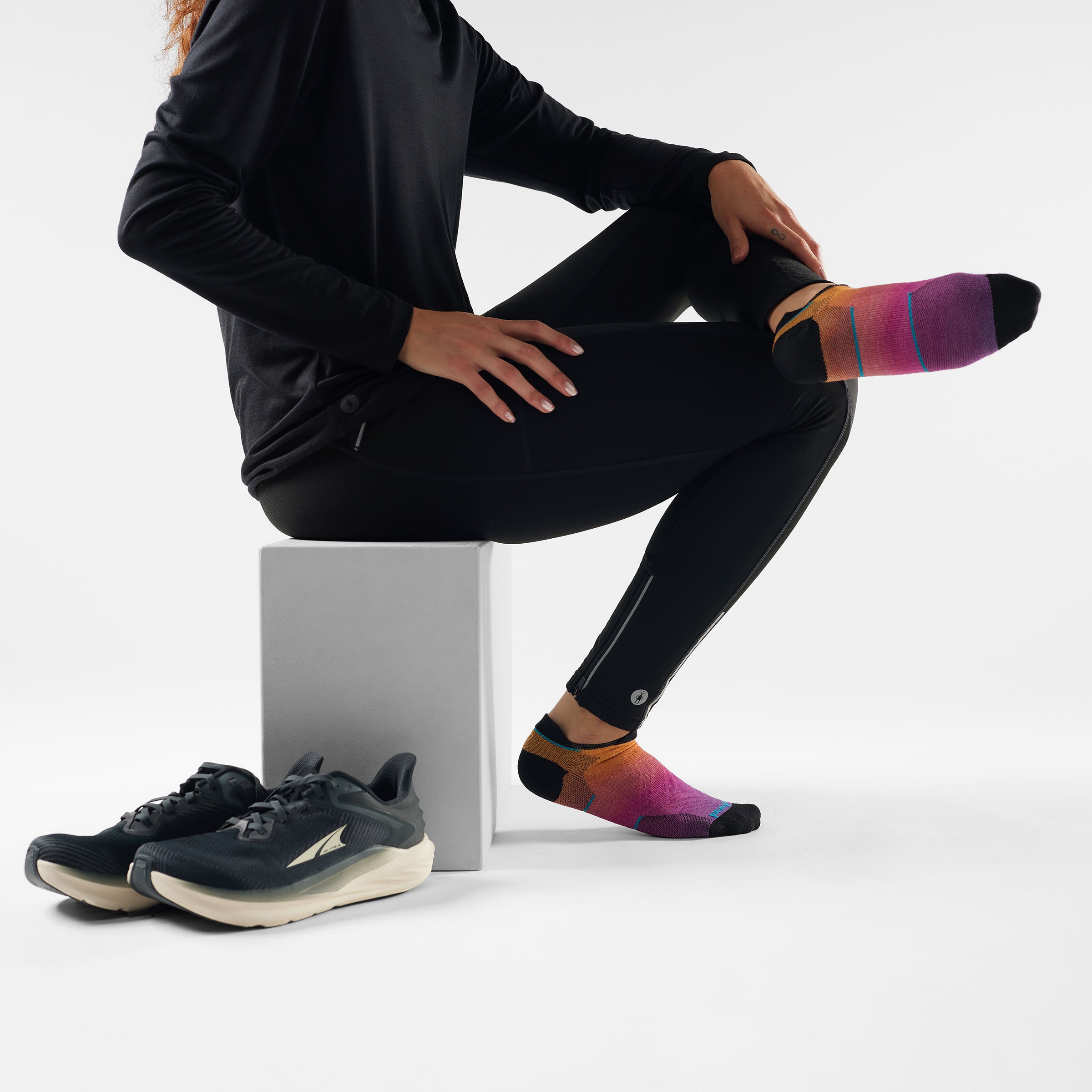 Women's Run Ombre Print Low Ankle Socks - Image 2