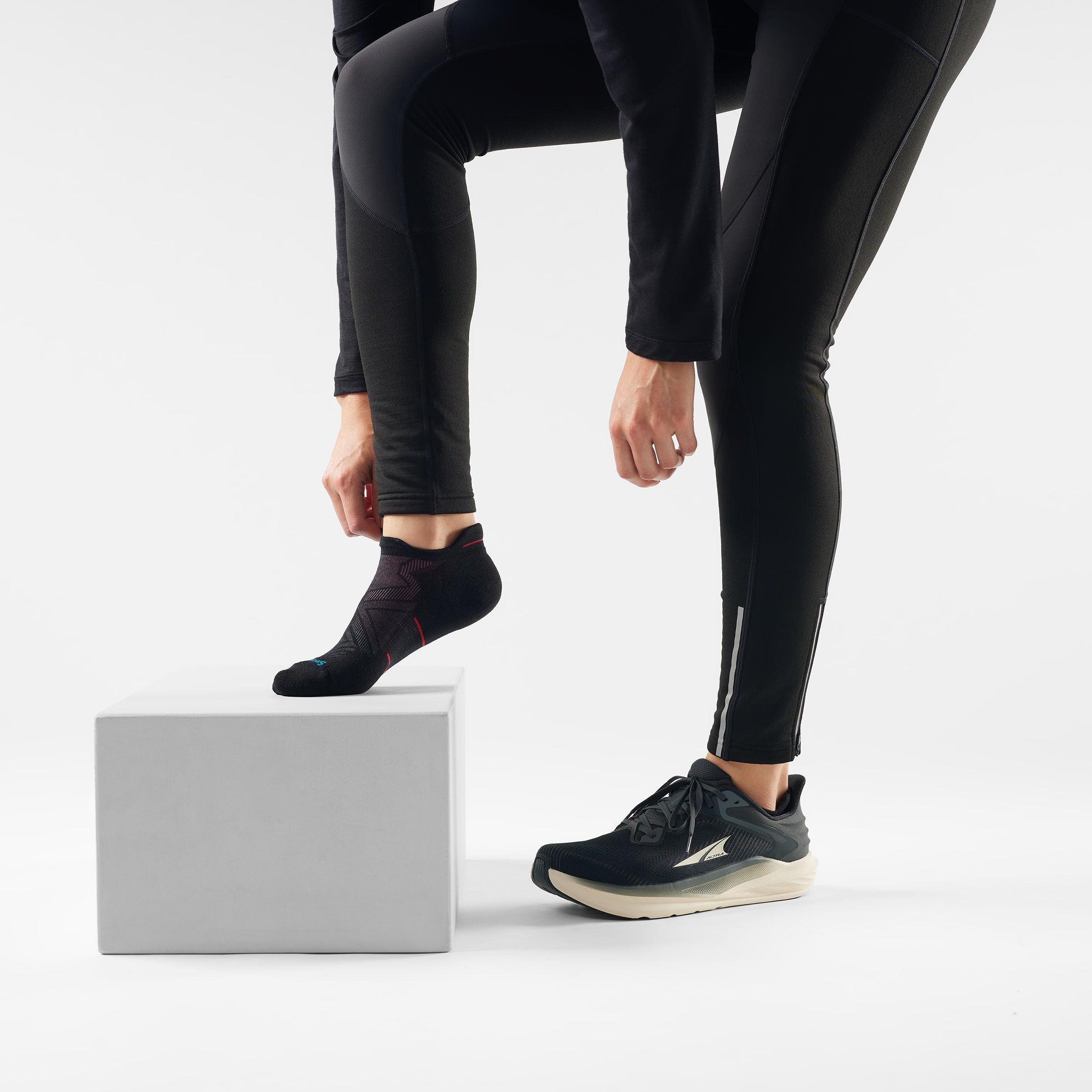 Women's Run Low Ankle Socks - Image 29