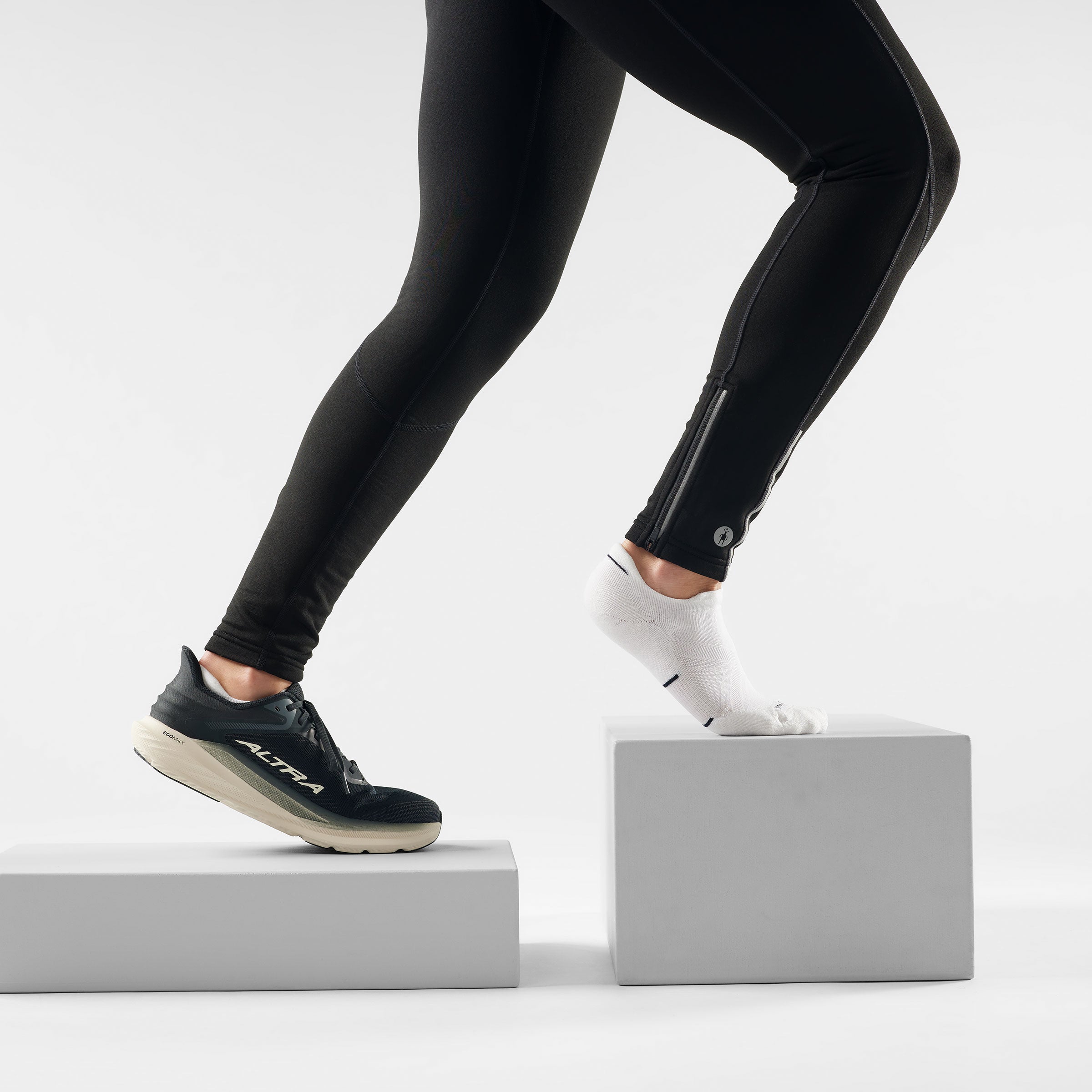 Women's Run Low Ankle Socks - Image 27