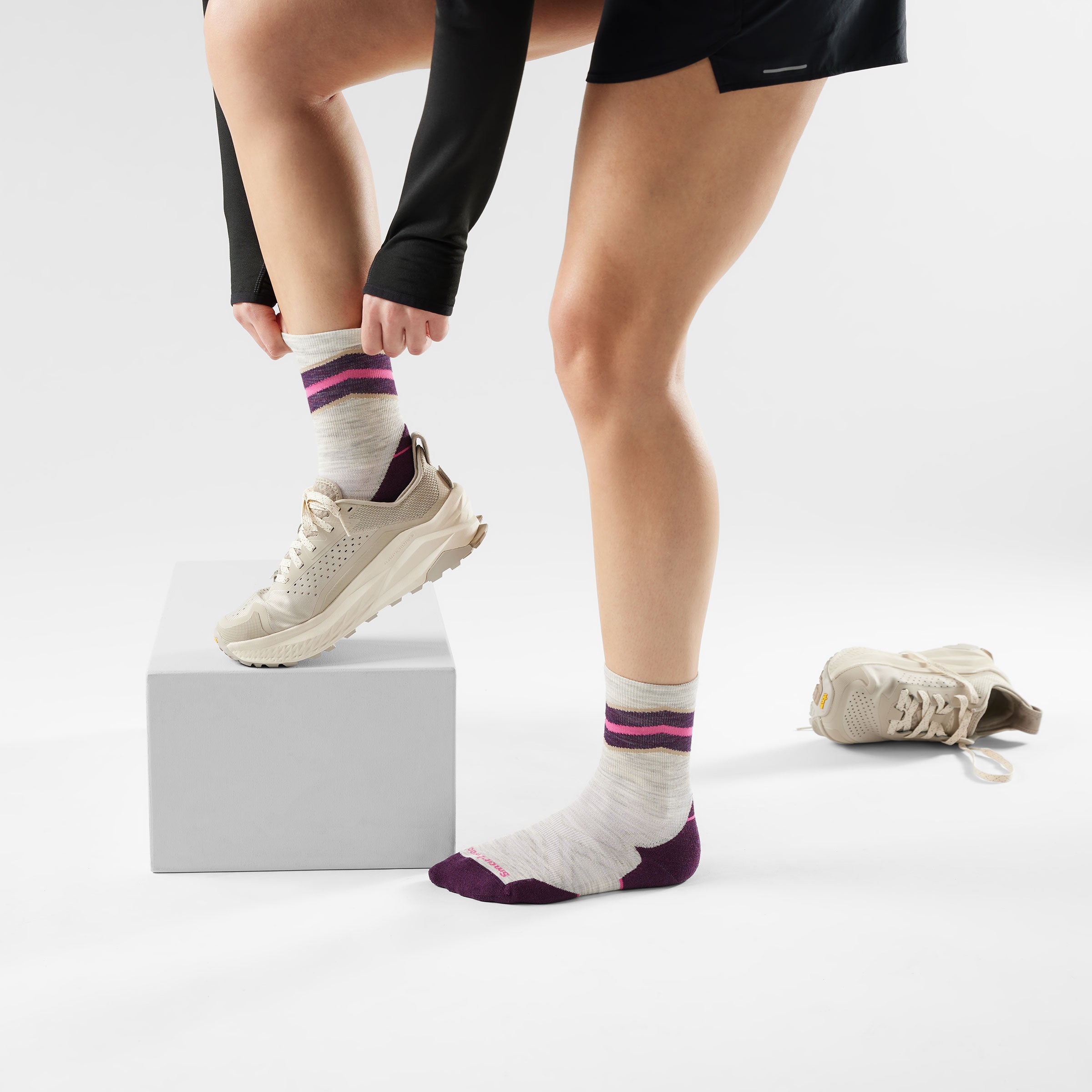 Women's Run Mid Crew Socks - Image 6