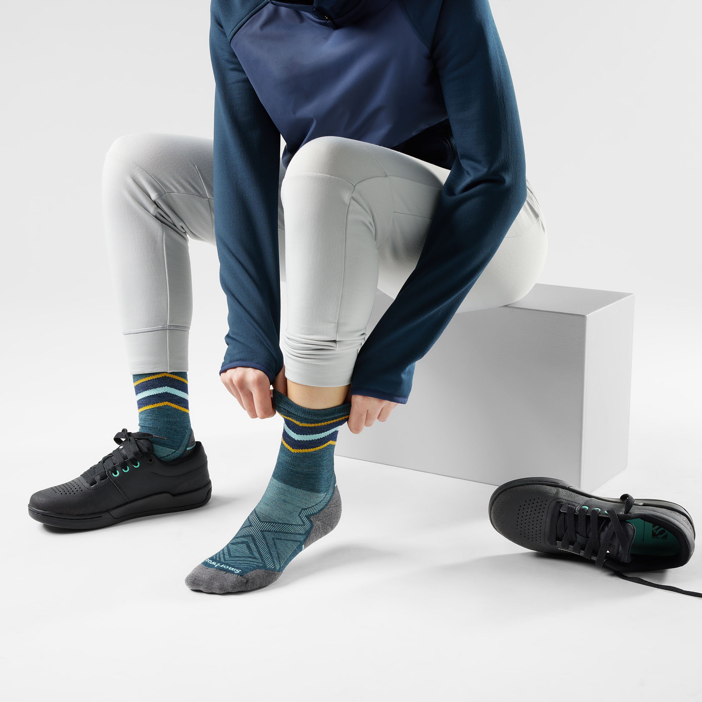 Women's Run Mid Crew Socks - Image 8