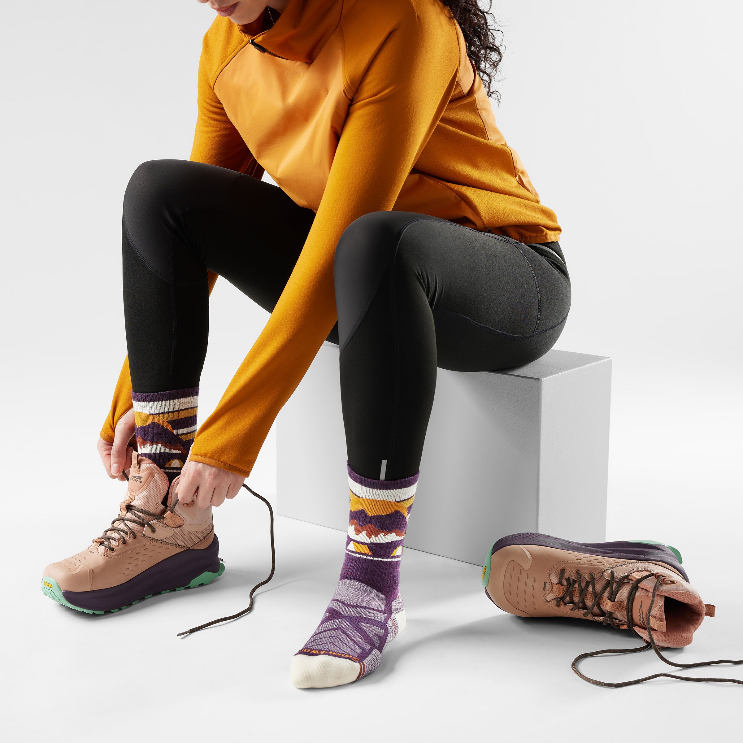 Women's Hike Mountain Moon Crew Socks - Image 2
