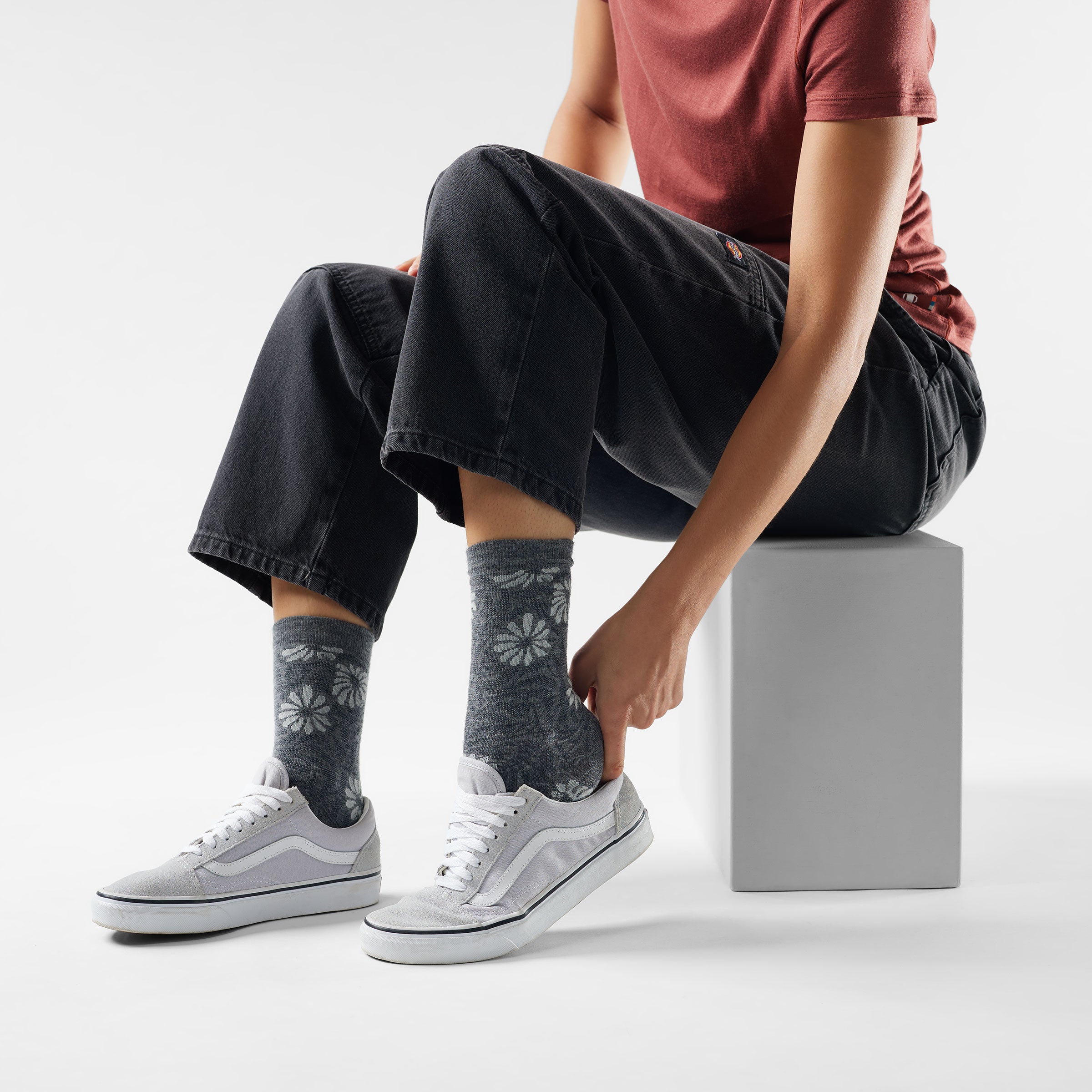 Women's Everyday Floral Crew Socks - Image 11