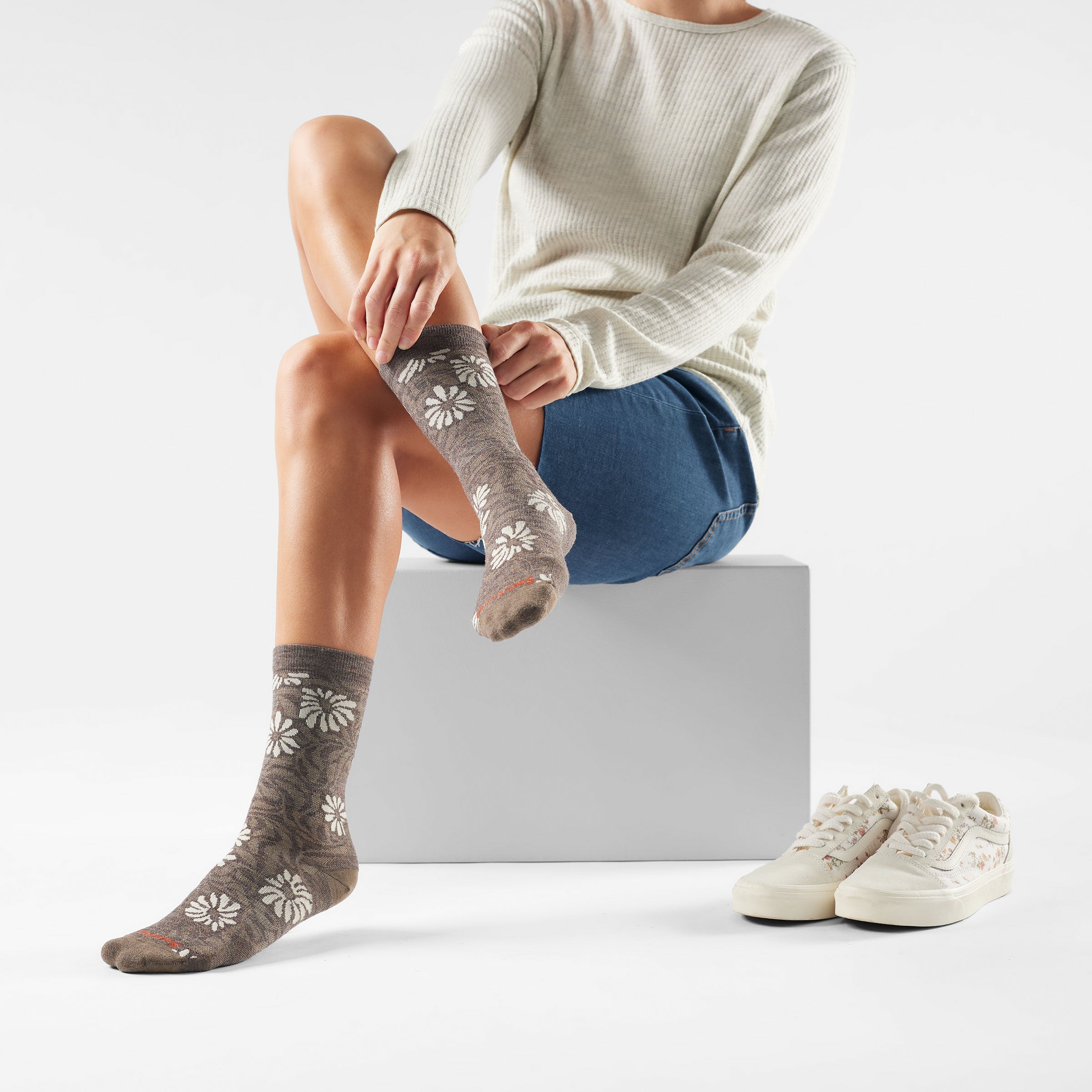 Women's Everyday Floral Crew Socks - Image 6