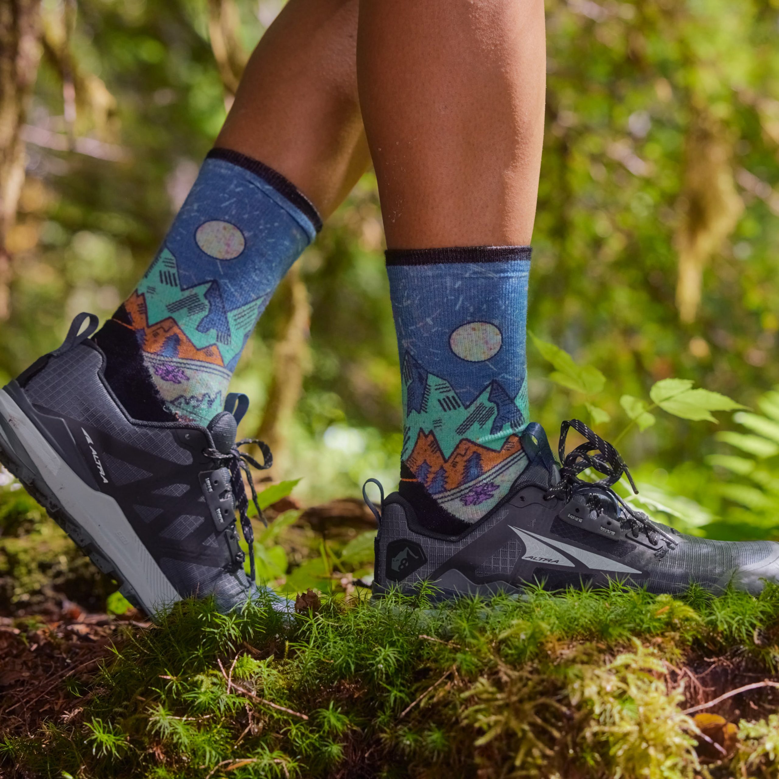 Women's Trail Run Mountain Print Crew Socks - Image 2