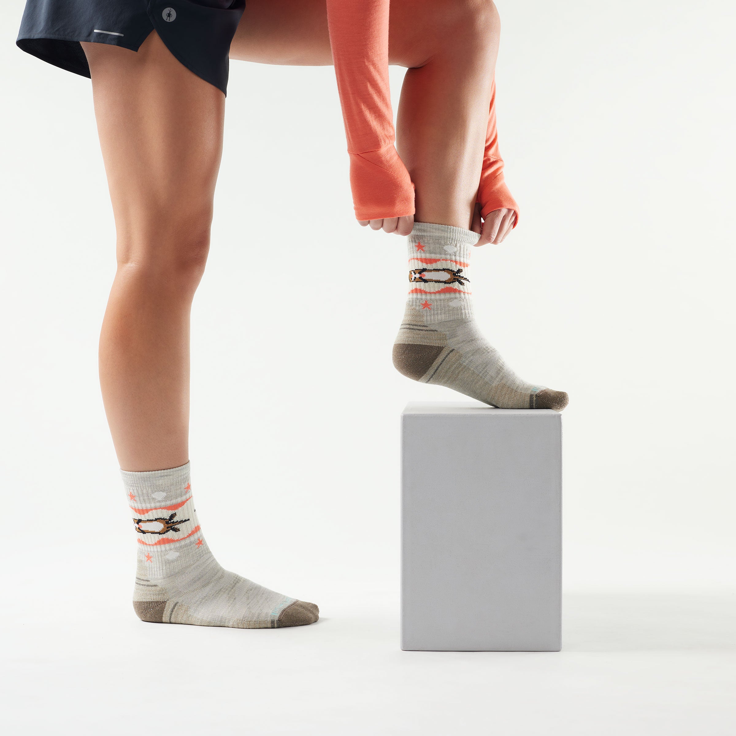 Women's Hike Otter Float Crew Socks - Image 2