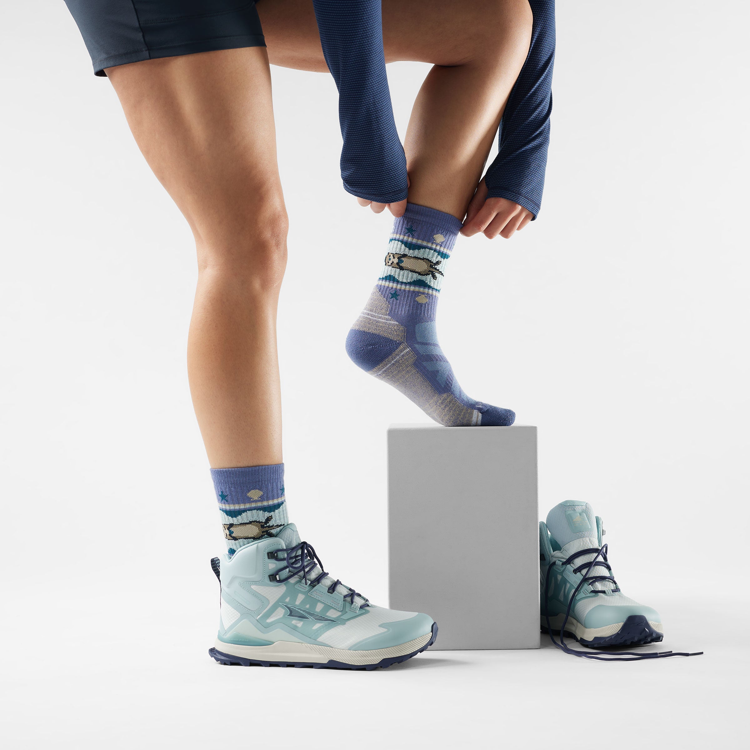 Women's Hike Otter Float Crew Socks - Image 5